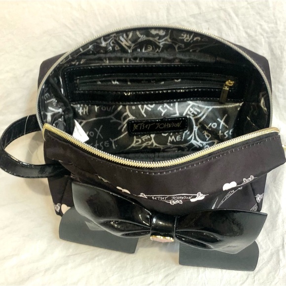 🛍️BETSEY JOHNSON Banners/Roses Cosmetic/Toiletry Travel Bg size8x7 NWTag holder - Picture 5 of 15